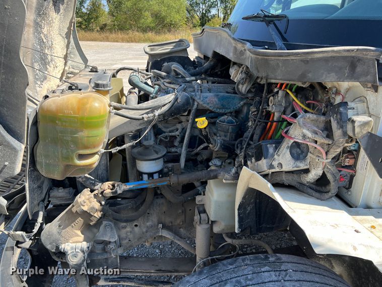 image for item IA9232 2007 International 4300  flatbed truck