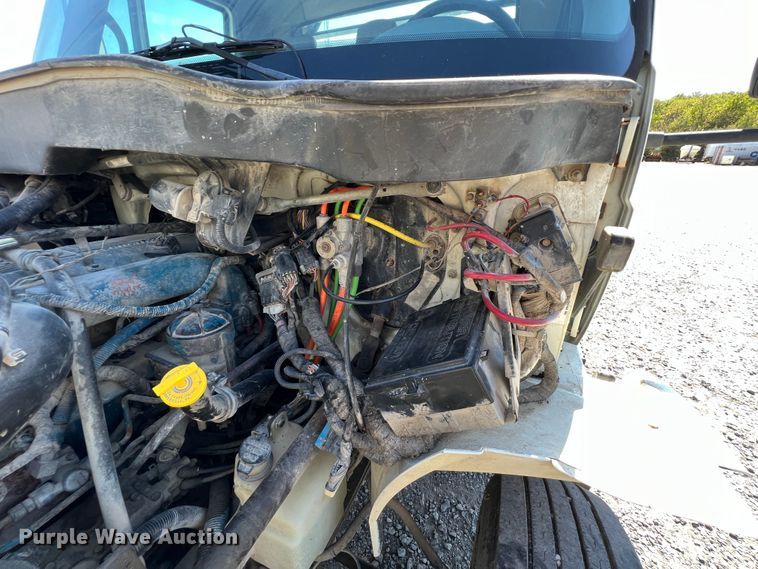 image for item IA9232 2007 International 4300  flatbed truck