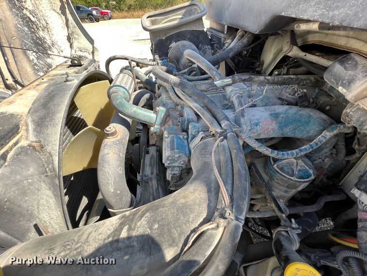 image for item IA9232 2007 International 4300  flatbed truck