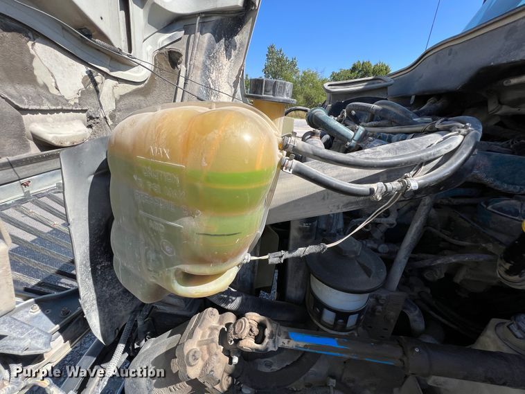 image for item IA9232 2007 International 4300  flatbed truck