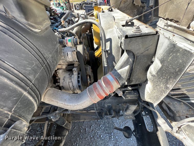 image for item IA9232 2007 International 4300  flatbed truck