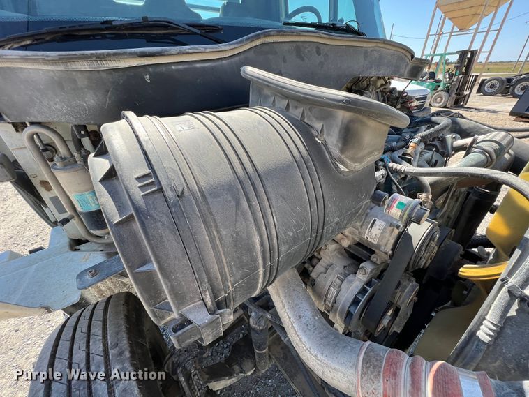 image for item IA9232 2007 International 4300  flatbed truck