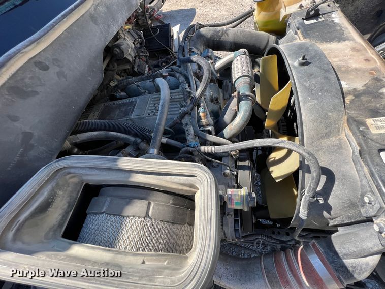 image for item IA9232 2007 International 4300  flatbed truck