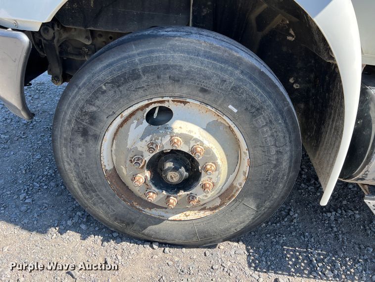 image for item IA9232 2007 International 4300  flatbed truck