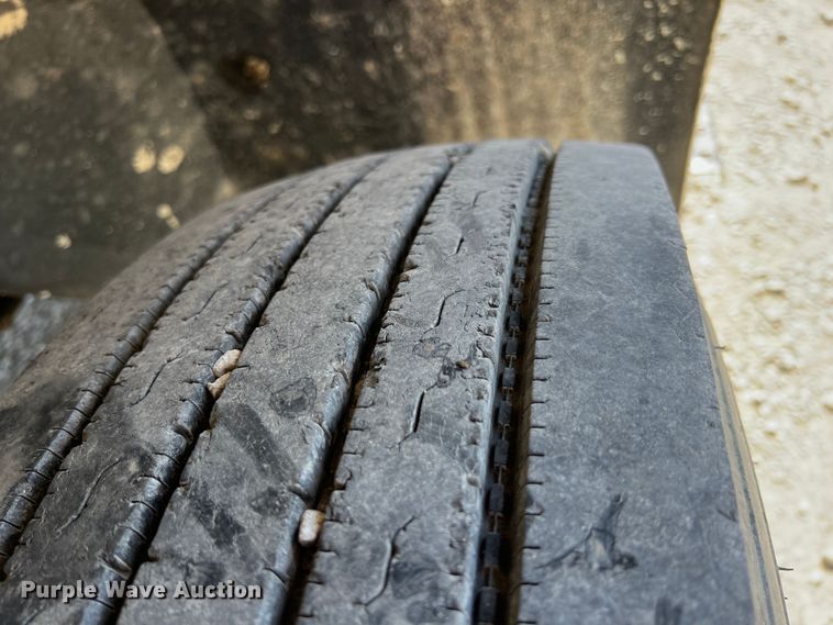 image for item IA9232 2007 International 4300  flatbed truck