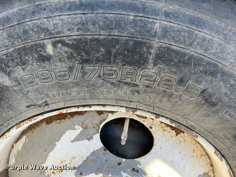 image for item IA9232 2007 International 4300  flatbed truck