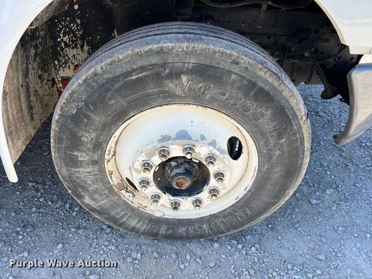 image for item IA9232 2007 International 4300  flatbed truck