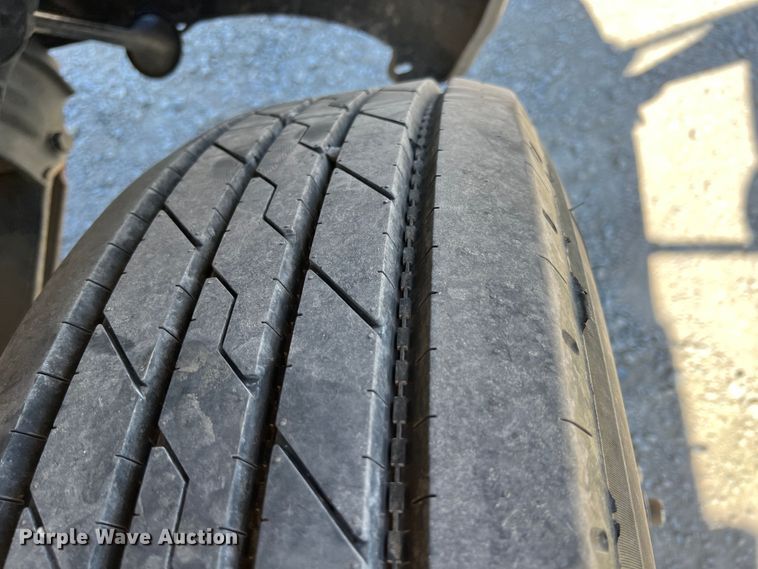 image for item IA9232 2007 International 4300  flatbed truck