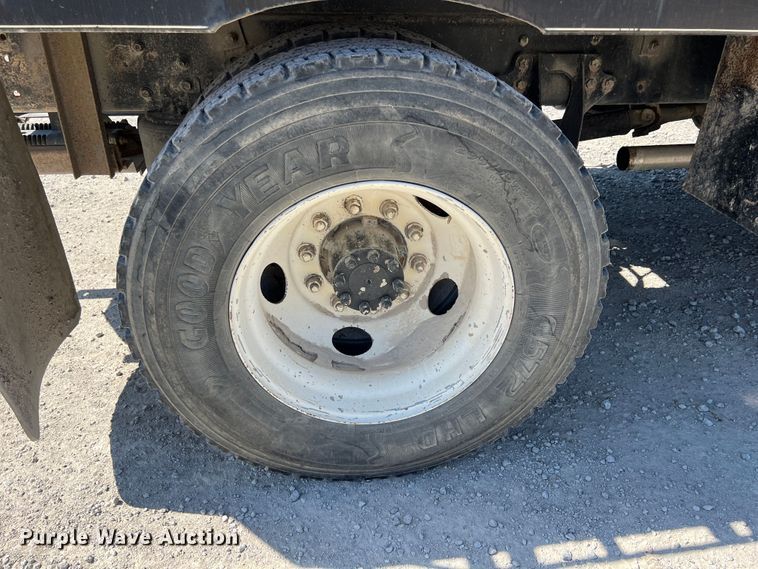 image for item IA9232 2007 International 4300  flatbed truck