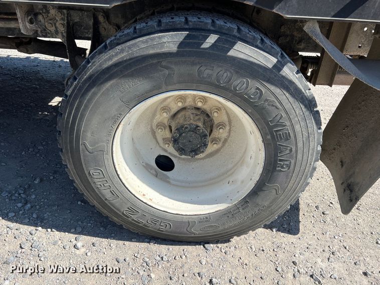 image for item IA9232 2007 International 4300  flatbed truck