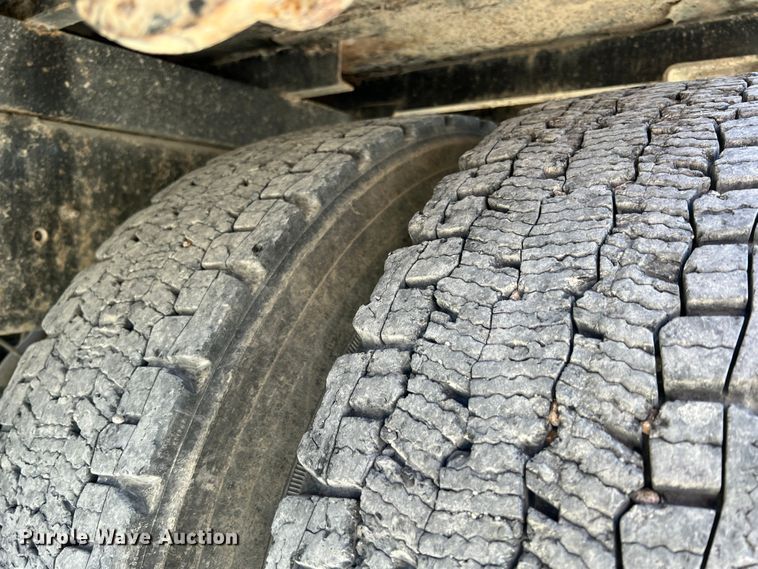 image for item IA9232 2007 International 4300  flatbed truck