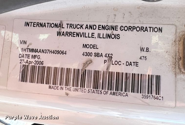 image for item IA9232 2007 International 4300  flatbed truck
