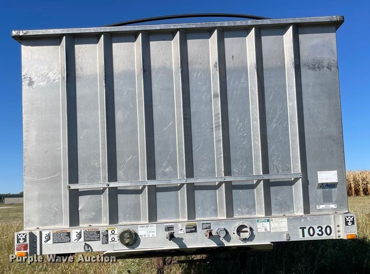 image for item JD9339 2006 Wilson ACF300  flatbed trailer