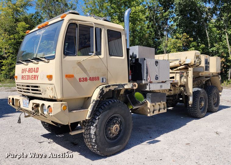 image for item JL9357 1994 Stewart & Stevenson M-1089  recovery truck