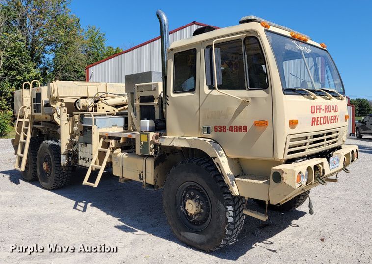 image for item JL9357 1994 Stewart & Stevenson M-1089  recovery truck