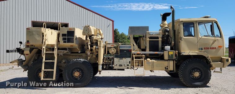 image for item JL9357 1994 Stewart & Stevenson M-1089  recovery truck