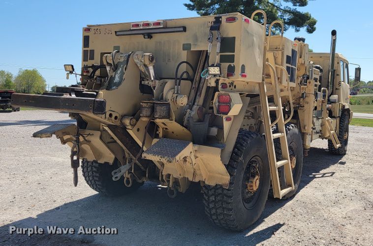 image for item JL9357 1994 Stewart & Stevenson M-1089  recovery truck