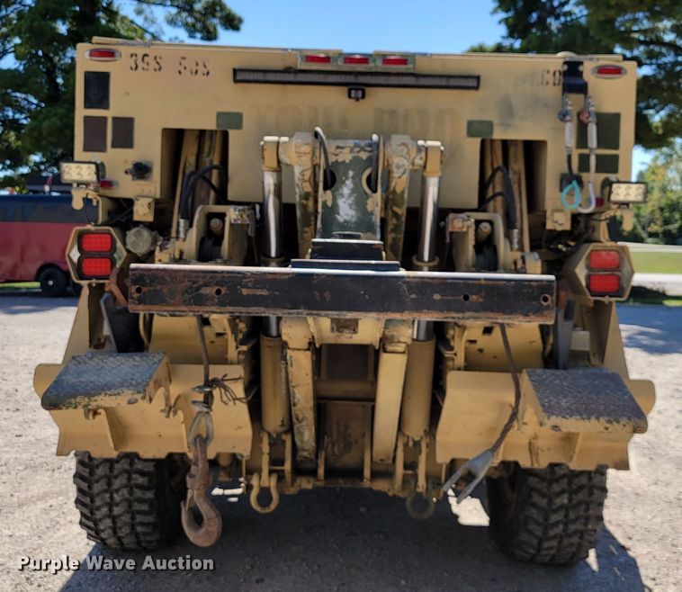 image for item JL9357 1994 Stewart & Stevenson M-1089  recovery truck