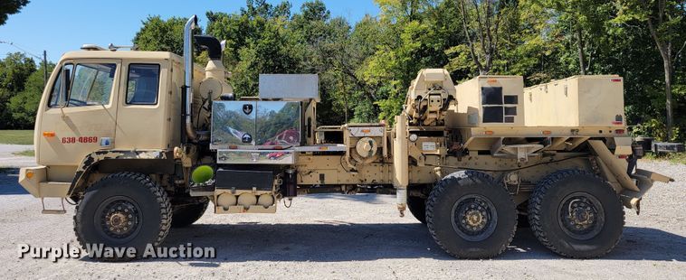 image for item JL9357 1994 Stewart & Stevenson M-1089  recovery truck