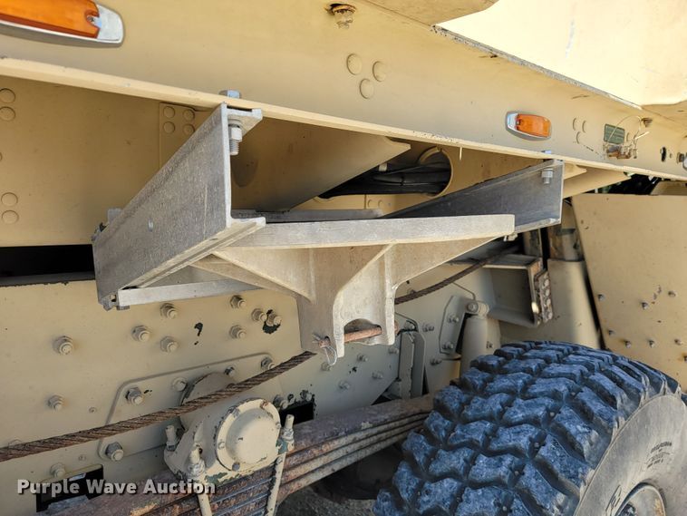 image for item JL9357 1994 Stewart & Stevenson M-1089  recovery truck