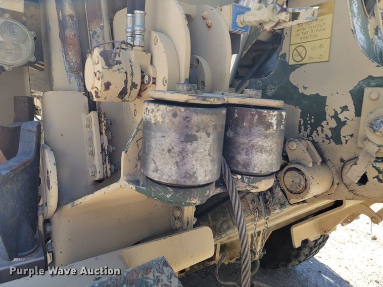 image for item JL9357 1994 Stewart & Stevenson M-1089  recovery truck