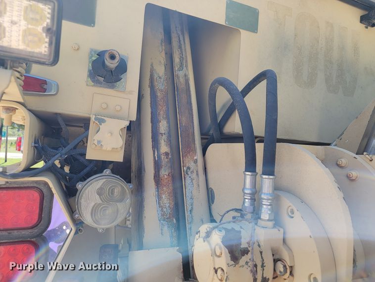 image for item JL9357 1994 Stewart & Stevenson M-1089  recovery truck