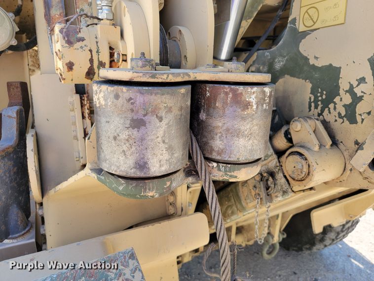 image for item JL9357 1994 Stewart & Stevenson M-1089  recovery truck