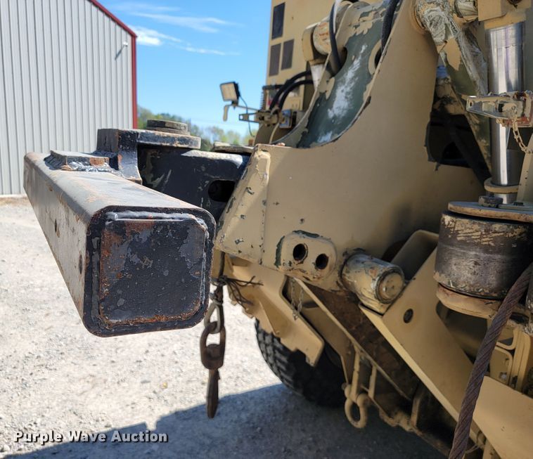 image for item JL9357 1994 Stewart & Stevenson M-1089  recovery truck