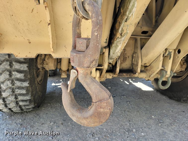 image for item JL9357 1994 Stewart & Stevenson M-1089  recovery truck