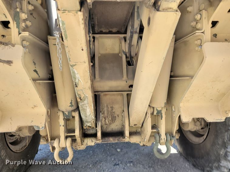 image for item JL9357 1994 Stewart & Stevenson M-1089  recovery truck