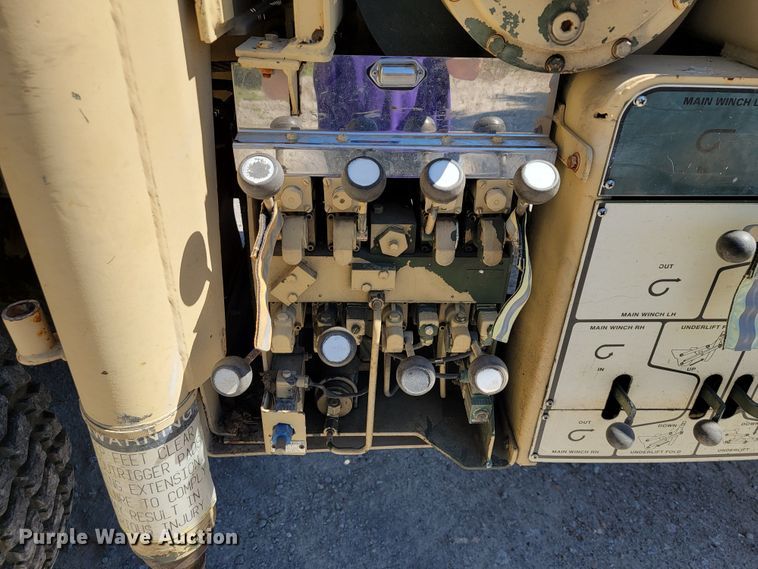 image for item JL9357 1994 Stewart & Stevenson M-1089  recovery truck