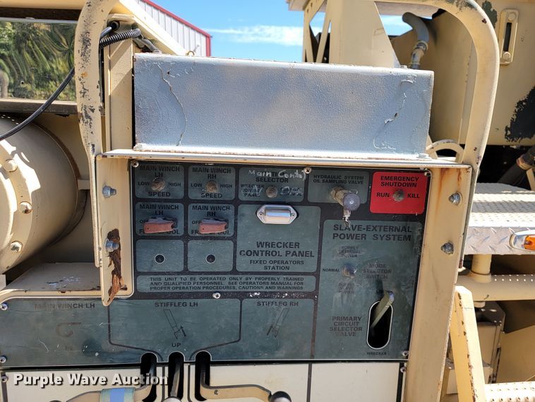 image for item JL9357 1994 Stewart & Stevenson M-1089  recovery truck