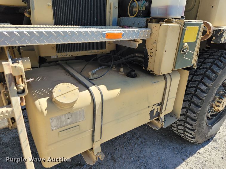 image for item JL9357 1994 Stewart & Stevenson M-1089  recovery truck