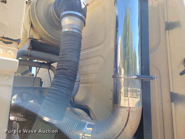 image for item JL9357 1994 Stewart & Stevenson M-1089  recovery truck