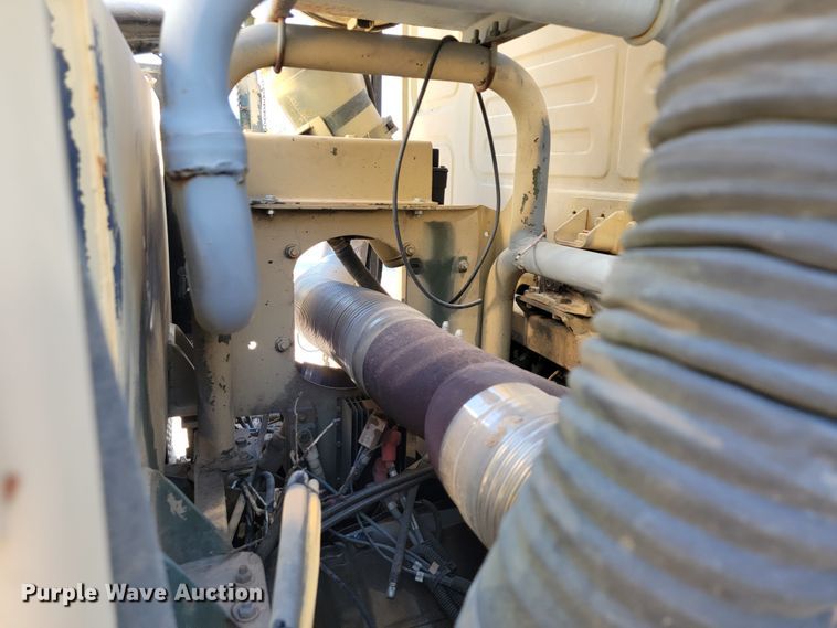 image for item JL9357 1994 Stewart & Stevenson M-1089  recovery truck