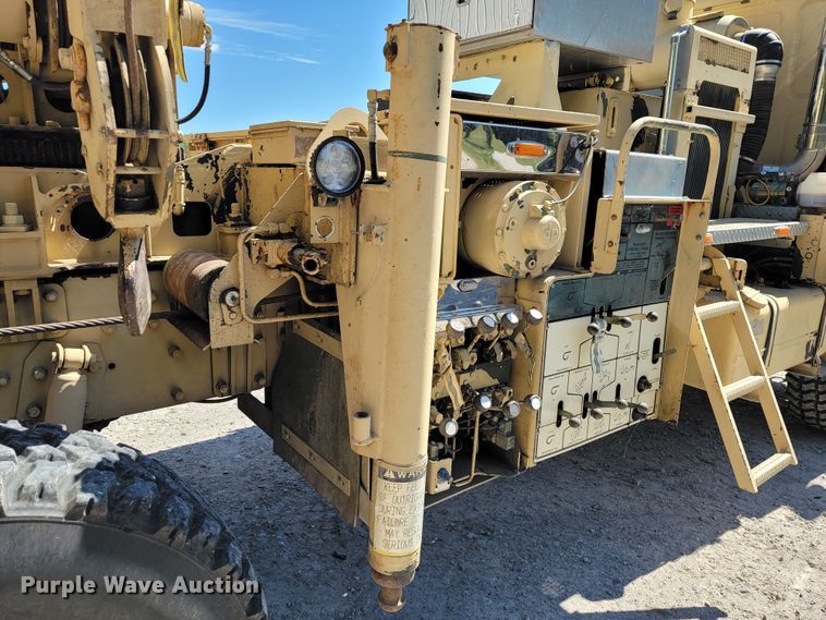 image for item JL9357 1994 Stewart & Stevenson M-1089  recovery truck