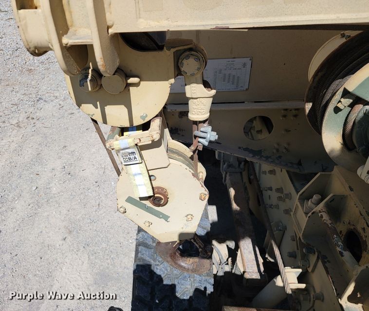 image for item JL9357 1994 Stewart & Stevenson M-1089  recovery truck