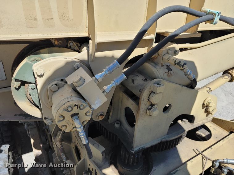 image for item JL9357 1994 Stewart & Stevenson M-1089  recovery truck