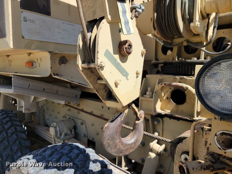 image for item JL9357 1994 Stewart & Stevenson M-1089  recovery truck