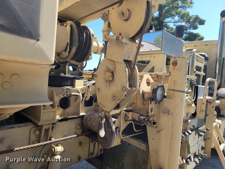 image for item JL9357 1994 Stewart & Stevenson M-1089  recovery truck