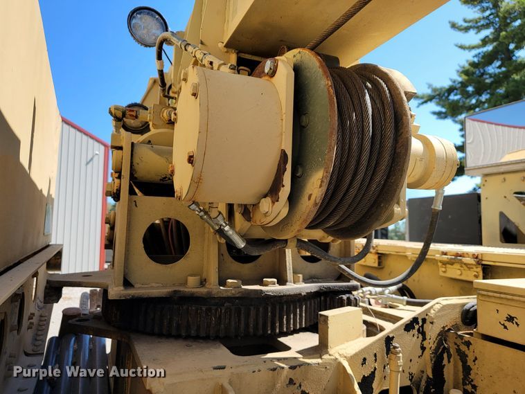 image for item JL9357 1994 Stewart & Stevenson M-1089  recovery truck