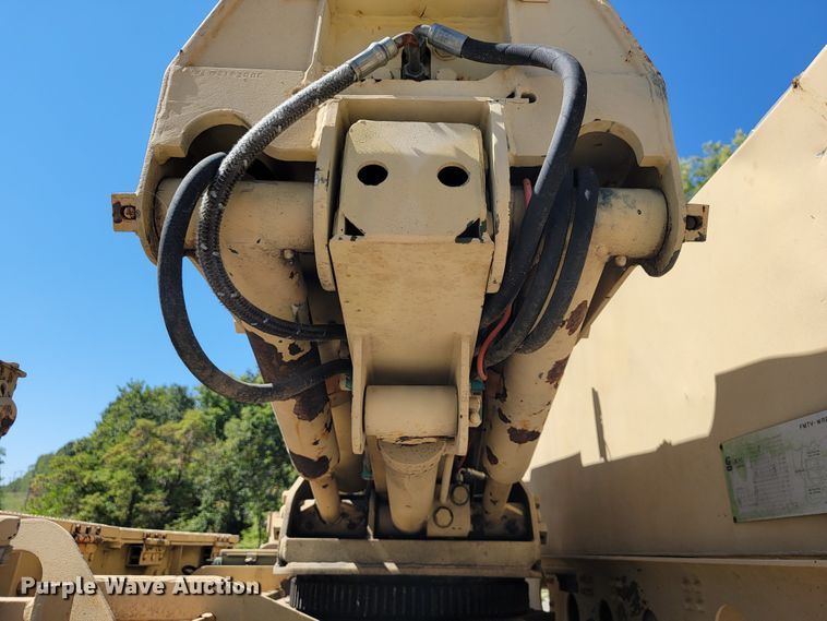 image for item JL9357 1994 Stewart & Stevenson M-1089  recovery truck