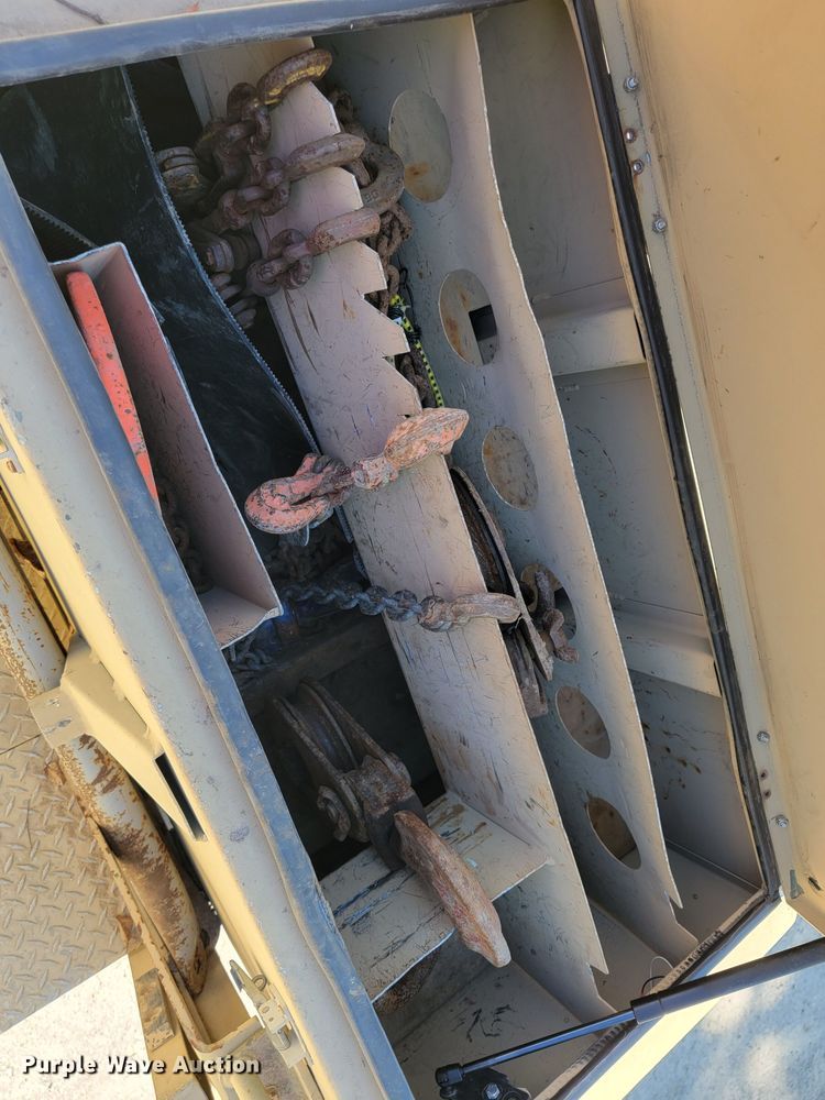 image for item JL9357 1994 Stewart & Stevenson M-1089  recovery truck