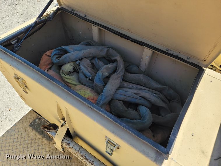 image for item JL9357 1994 Stewart & Stevenson M-1089  recovery truck