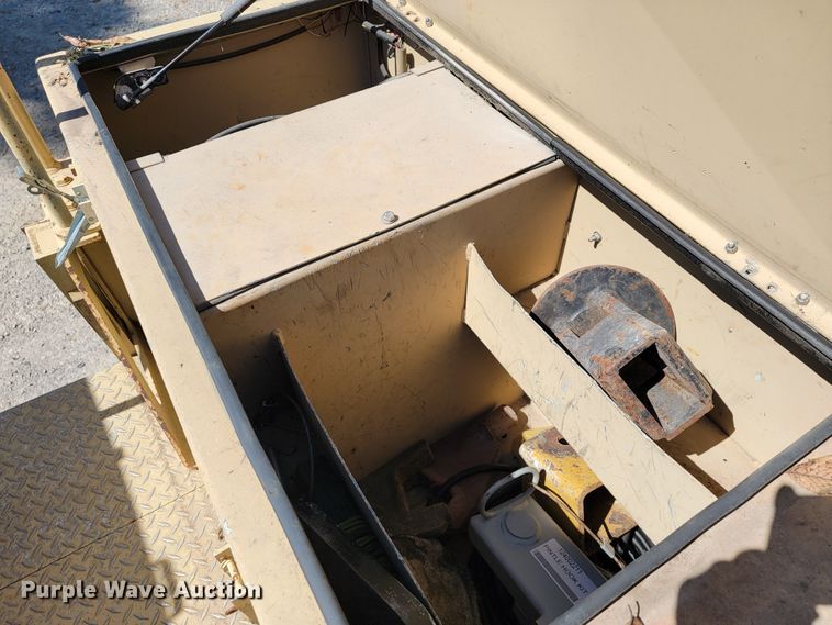 image for item JL9357 1994 Stewart & Stevenson M-1089  recovery truck