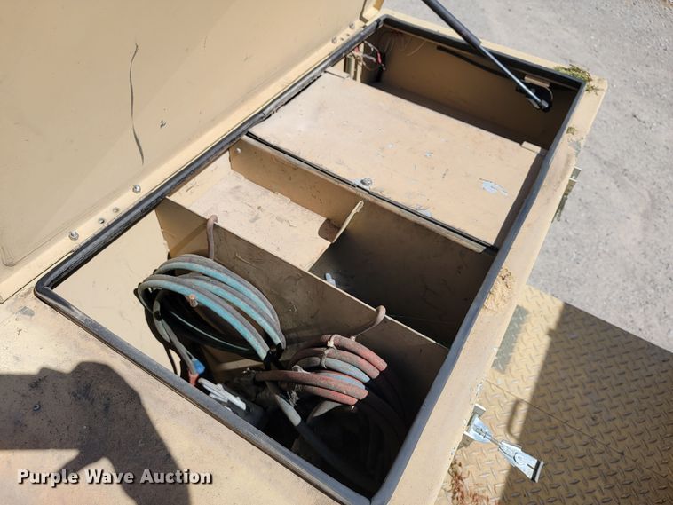 image for item JL9357 1994 Stewart & Stevenson M-1089  recovery truck