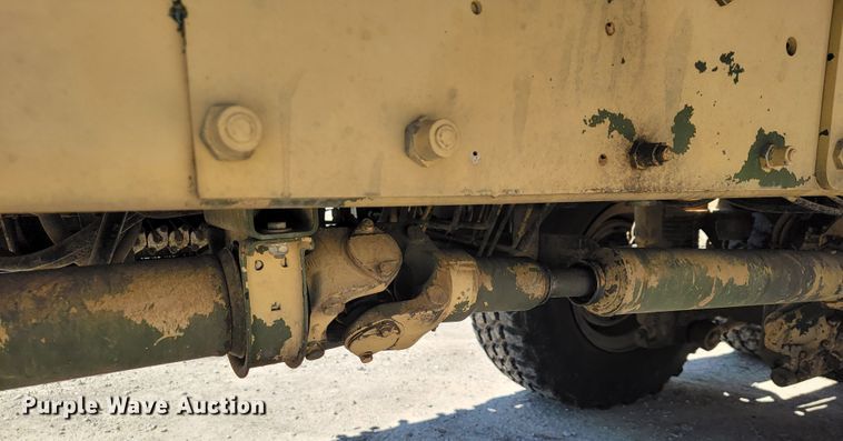 image for item JL9357 1994 Stewart & Stevenson M-1089  recovery truck