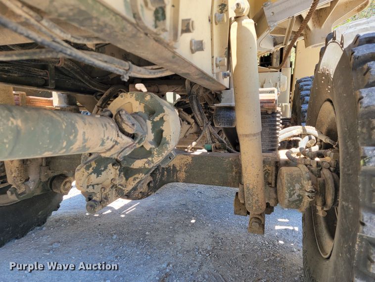 image for item JL9357 1994 Stewart & Stevenson M-1089  recovery truck