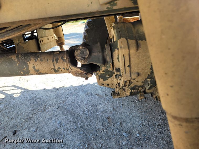 image for item JL9357 1994 Stewart & Stevenson M-1089  recovery truck