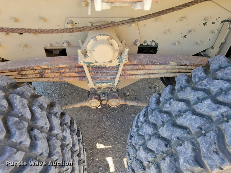 image for item JL9357 1994 Stewart & Stevenson M-1089  recovery truck